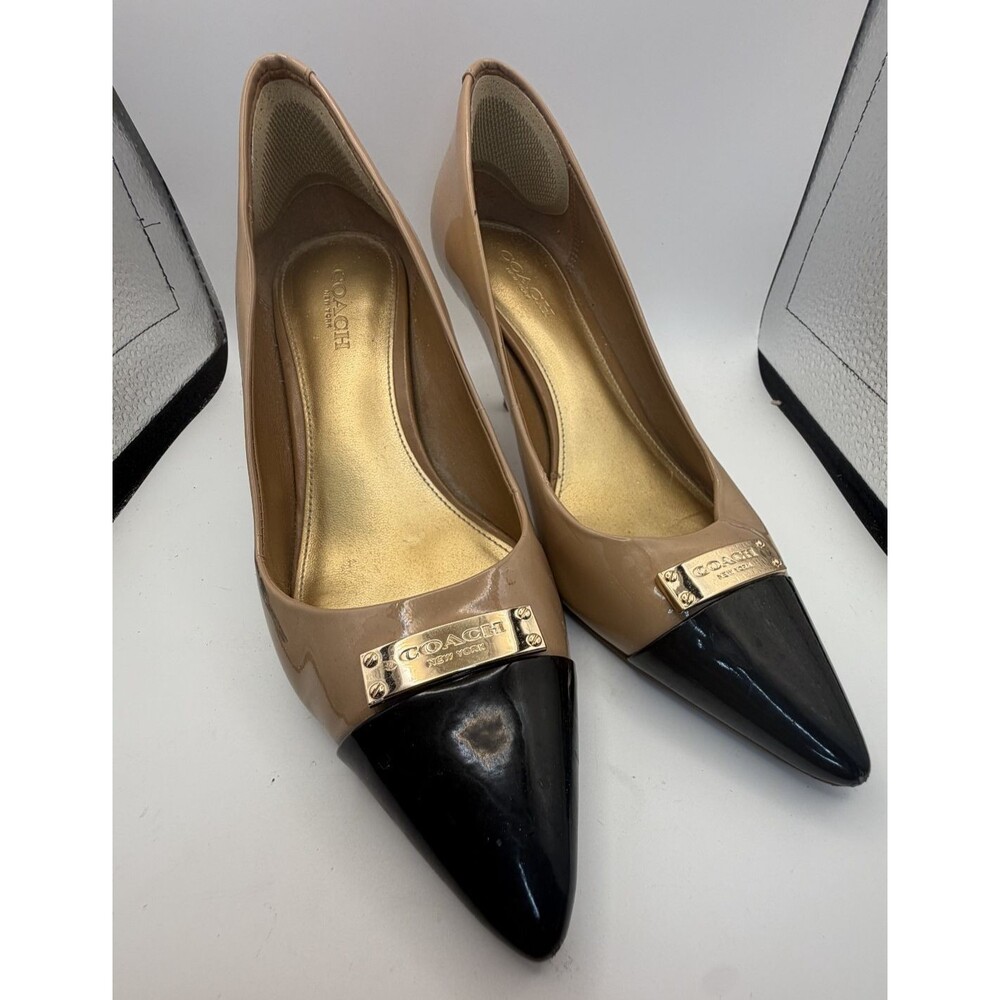 Coach Women's Size 6B Tan Patent Leather Pumps Black Cap Toe Gold Detail